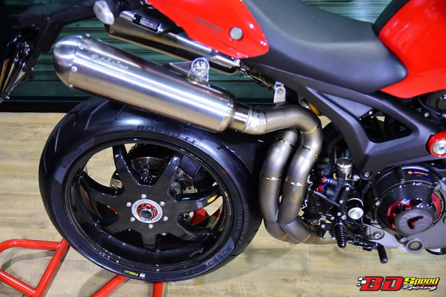 Ducati Monster 1100S ve dep hung hon cua ga Quai vat Y tren dat Thai - 37