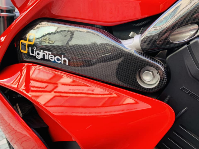 Ducati V4 Panigale ve dep bat chap tu nha tai tro Lightech - 11