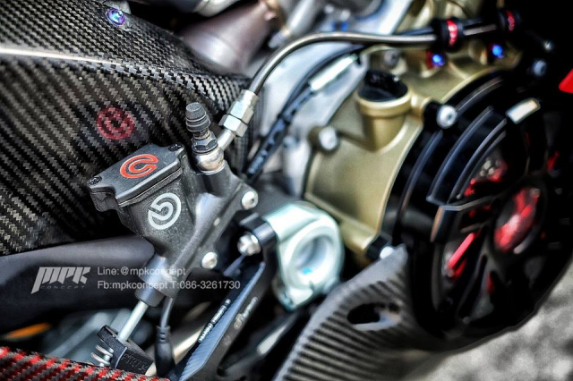 Ducati V4S Panigale do sieu tuong voi dan trang bi khung khiep - 11