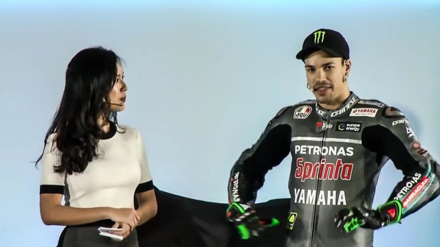 Doi dua Petronas Yamaha SRT chinh thuc ra mat MotoGP 2019 cung mau Yamaha M1 voi bo canh an tuong - 7