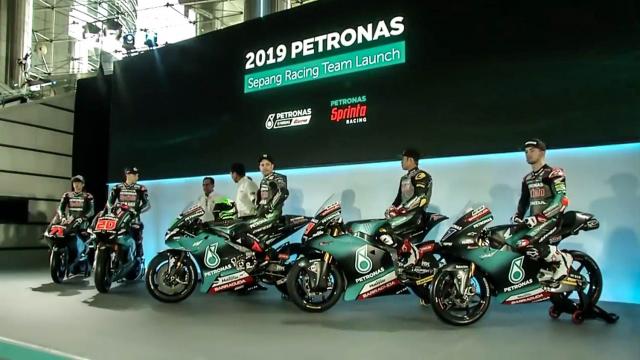Doi dua Petronas Yamaha SRT chinh thuc ra mat MotoGP 2019 cung mau Yamaha M1 voi bo canh an tuong - 9