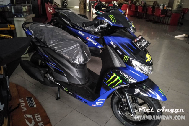 Freego 125 2019 xuat hien voi bo canh Monster Energy tai dai ly - 2