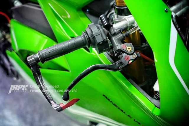 Ducati Panigale V4 S do an tuong voi chu de Avengers The HULK - 5