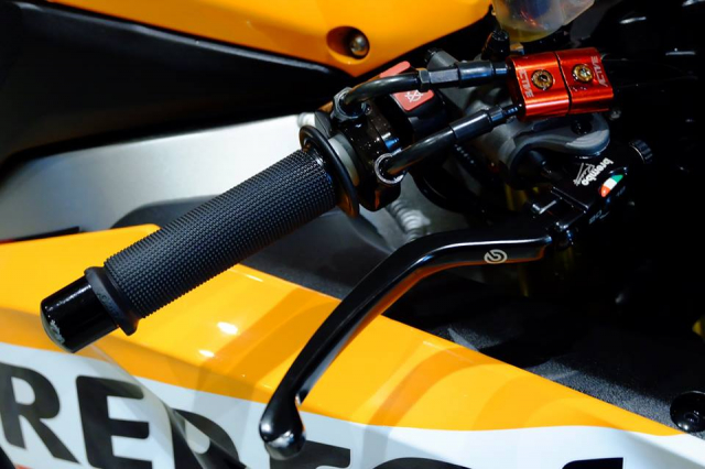 Honda CBR1000RR do day loi cuon trong dien mao Repsol Racing - 5