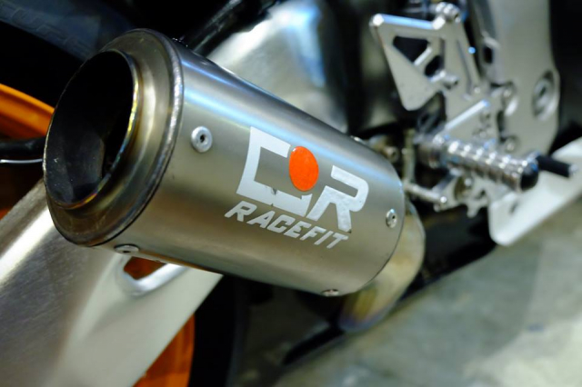 Honda CBR1000RR do day loi cuon trong dien mao Repsol Racing - 13