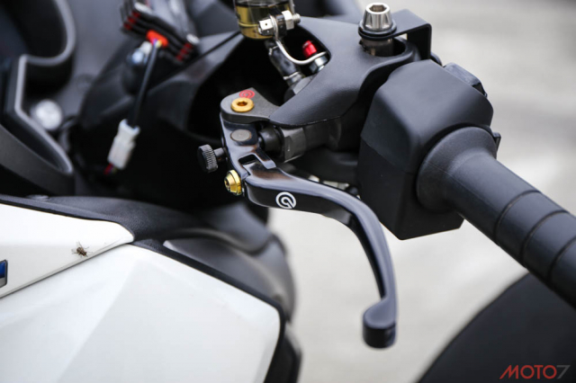 Yamaha XMax300 do chat lu cua mot biker den tu Dai Loan - 16