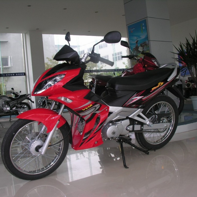 Bat ngo voi bo anh xe Trung Quoc 110cc giong y het mau Yamaha X1R - 4