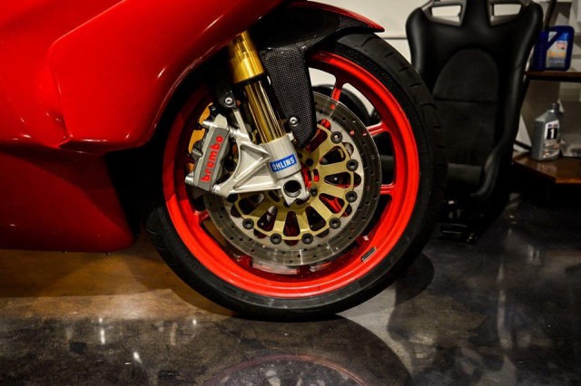 Ducati 999R hoi sinh trong dien mao Full Carbon dep me hon - 9