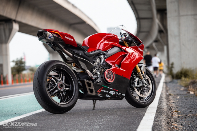 Ducati Panigale V4 S do Ban dung voi phong cach dao pho - 13