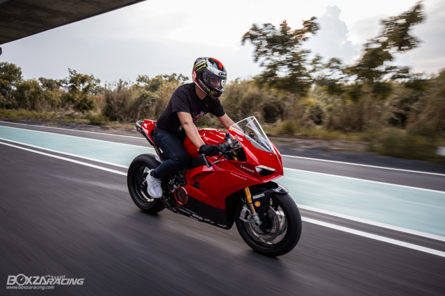 Ducati Panigale V4 S do Ban dung voi phong cach dao pho - 15