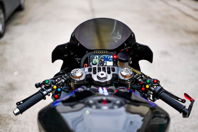 Yamaha R1M do nhay ben voi phong cach Monster GP 2019 - 4