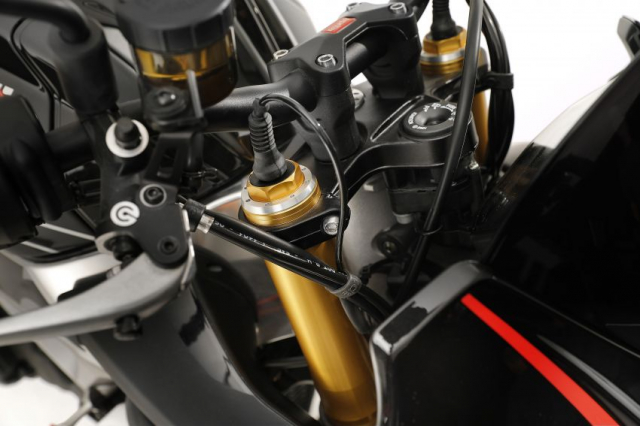 Aprilia Tuono V4 1100 Factory trang bi he thong treo dien tu co gia 670 trieu VND - 10