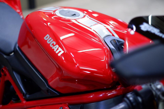 Ducati 1198 huyen thoai trong lang Superbike duoc hoi sinh ngoan muc - 7