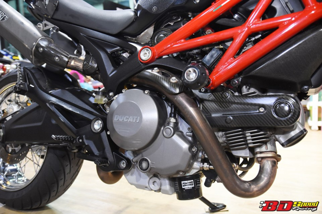 Ducati Monster 795 do dan chan banh cam doc nhat vo nhi - 7