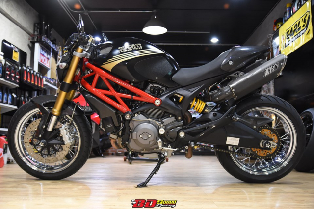 Ducati Monster 795 do dan chan banh cam doc nhat vo nhi - 10