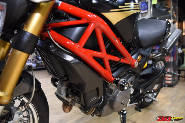 Ducati Monster 795 do dan chan banh cam doc nhat vo nhi - 5