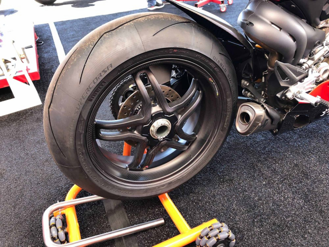 Ducati Panigale V4 S dac biet se duoc ban dau gia quyen tien cho Quy Nicky Hayden - 4