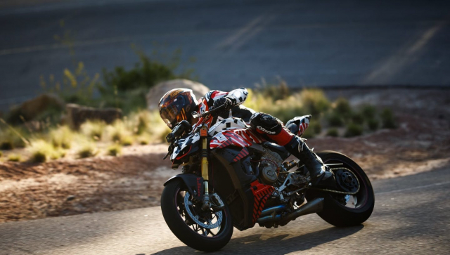 Ducati Streetfighter V4 co the danh chien thang tai Pikes Peak 2019 neu Carlin Dunne khong gap nan - 6