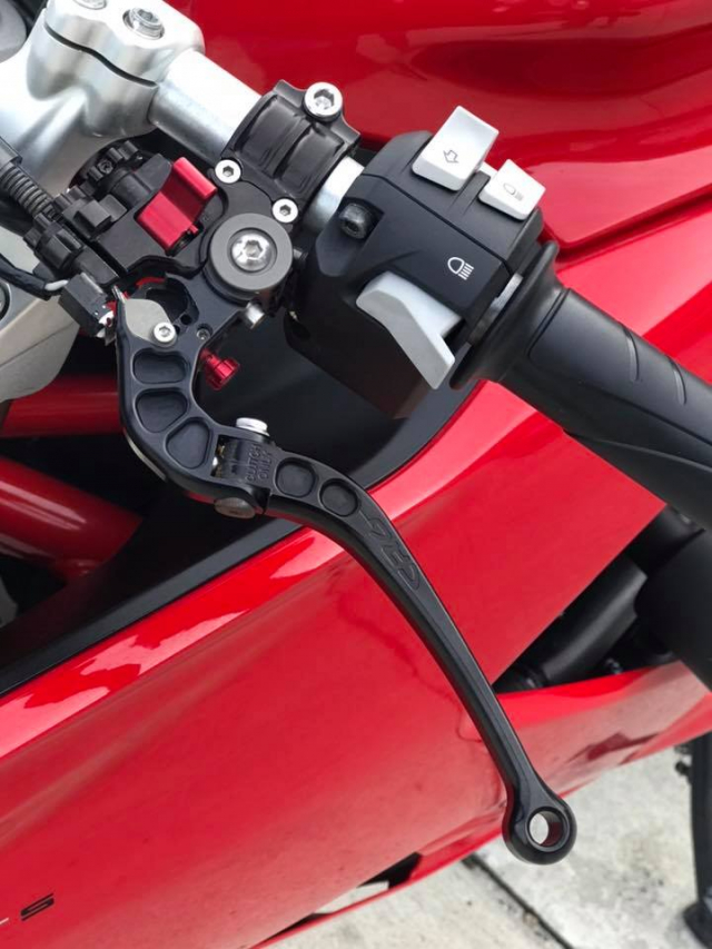 Ducati SuperSport S do hoan thien voi dan option hang hieu - 4