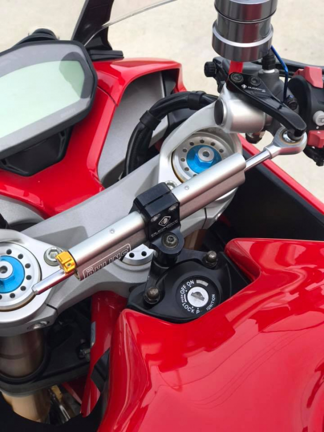 Ducati SuperSport S do hoan thien voi dan option hang hieu - 5