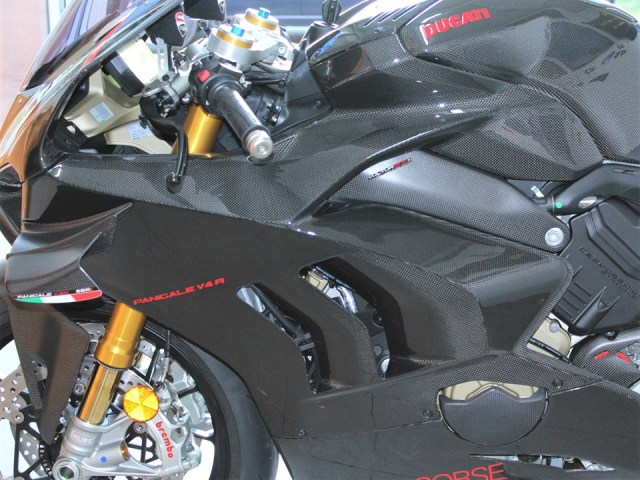 Can canh Quai vat Ducati Panigale V4 R trang bi full ao Carbon dep xuat sac - 13