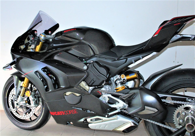 Can canh Quai vat Ducati Panigale V4 R trang bi full ao Carbon dep xuat sac - 14