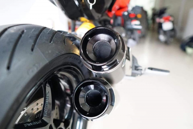 Ducati Monster 1200S do nhe nhang voi dan do choi kinh dien cua Biker Viet - 13