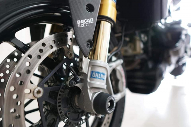 Ducati Monster 1200S do nhe nhang voi dan do choi kinh dien cua Biker Viet - 11