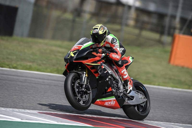 Aprilia RSV4 X so huu suc manh 225 ma luc da ban sach voi gia hon 1 ty Dong