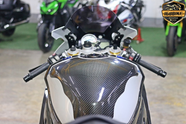 BMW HP4 cang hoan thien hon voi loat nang cap khung - 4