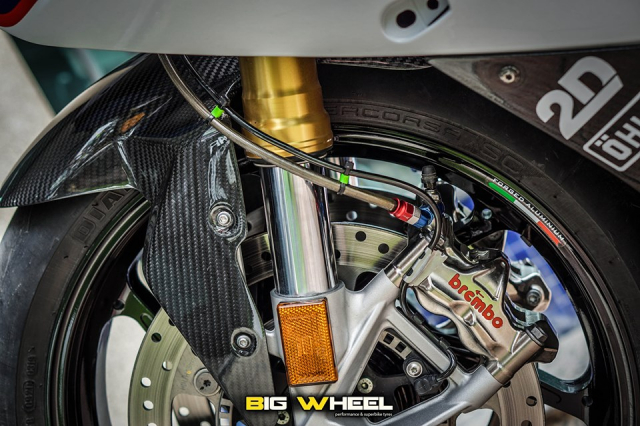 BMW S1000RR do sieu an tuong voi phong cach HP4 - 4