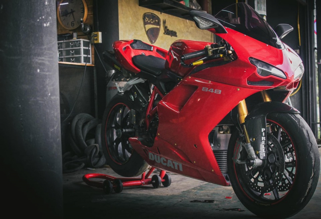 Ducati 848 Sport hoi sinh trong dien mao moi toanh cuc ki chat choi