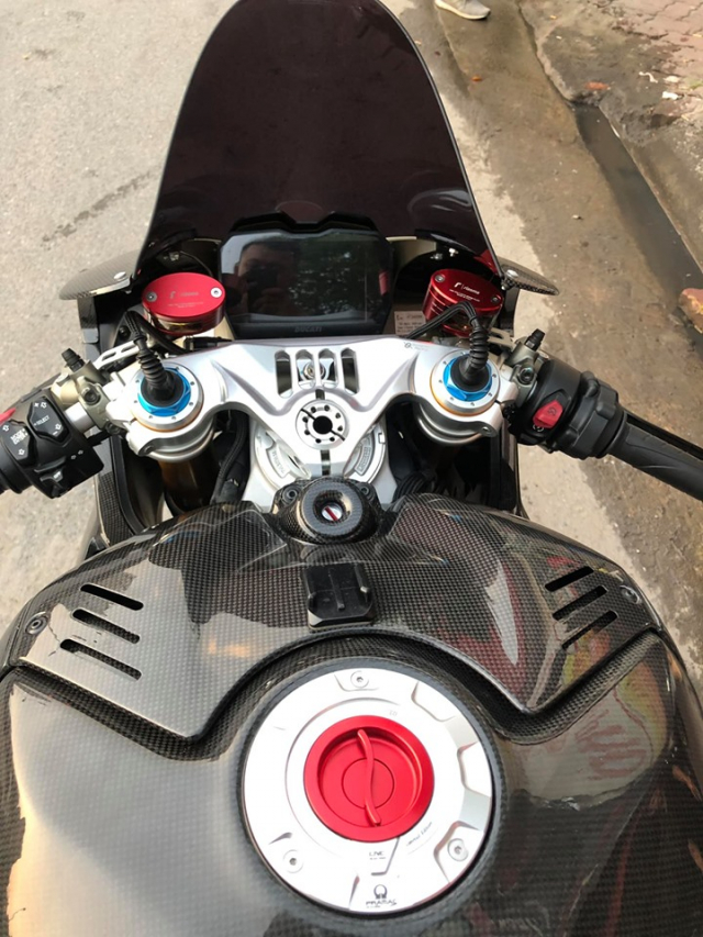 Ducati Panigale V4 S do chat lu voi dan ao Full Carbon cua Biker Viet - 5
