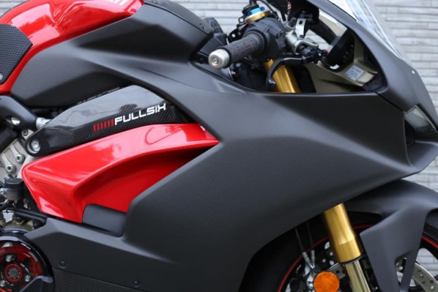 Ducati Panigale V4 S do cuc chat trong dien mao fullsix Carbon - 4