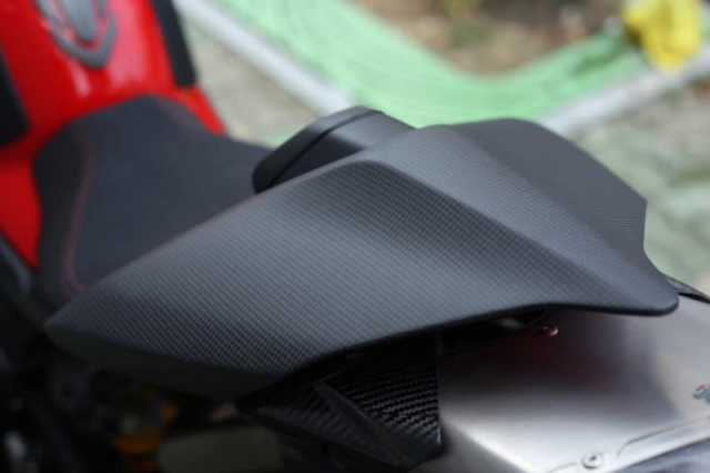 Ducati Panigale V4 S do cuc chat trong dien mao fullsix Carbon - 7