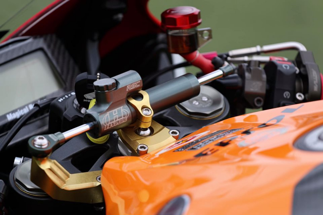 Honda CBR1000RR Repsol do an tuong voi dan chan vo doi - 7