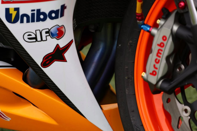 Honda CBR1000RR Repsol do an tuong voi dan chan vo doi - 13