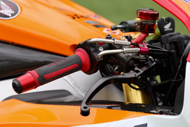 Honda CBR1000RR Repsol do an tuong voi dan chan vo doi - 5