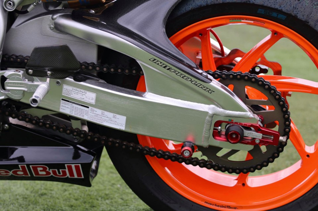 Honda CBR1000RR Repsol do an tuong voi dan chan vo doi - 17