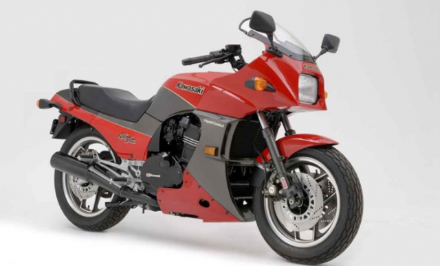 Kawasaki du kien hoi sinh GPZ900R thach thuc Suzuki Katana hien nay - 4