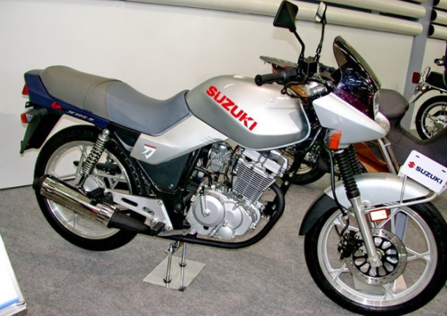 Suzuki du kien se gioi thieu Katana 150 canh tranh voi Honda CB150R Yamaha XSR155 - 5