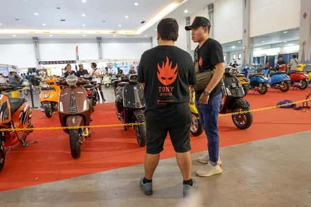 Toan canh ngay hoi Vespa Fest Yogyakarta tai Indonesia - 19