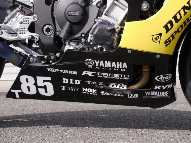 Yamaha R1 do cung khu voi xu huong duong dua mang so hieu 85 - 5