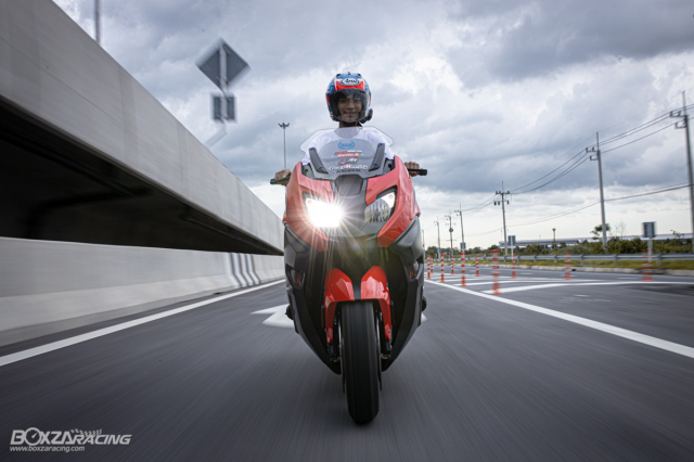 BMW C650 do an tuong voi phong cach Sporty tuoi tan