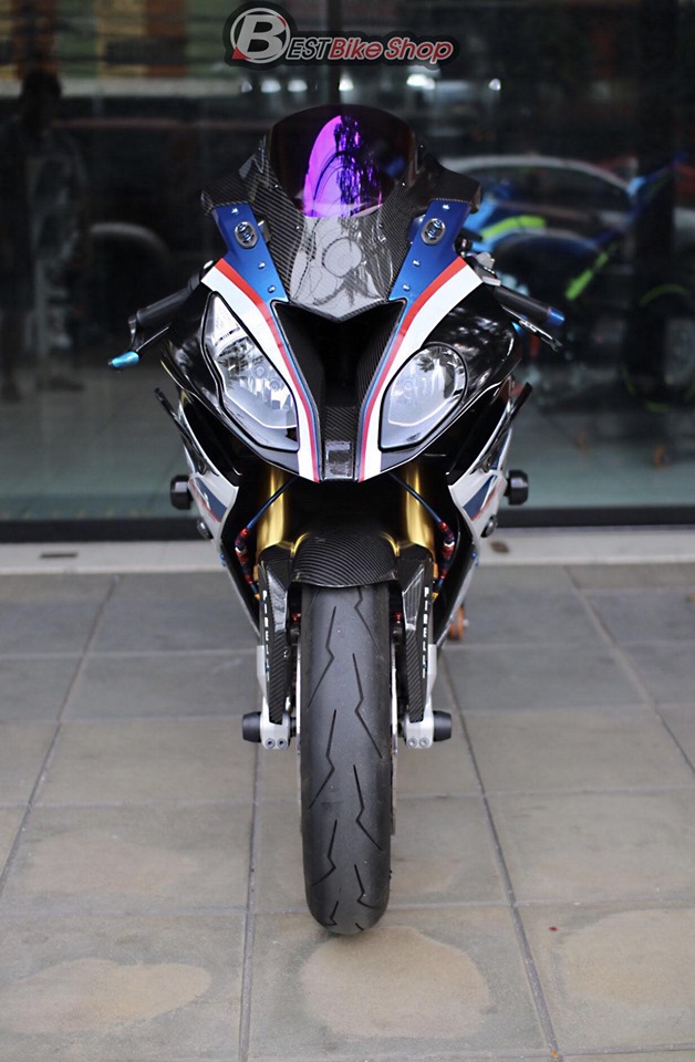 BMW S1000RR do het bai voi dien mao moi cuc dep va cuc chat - 4