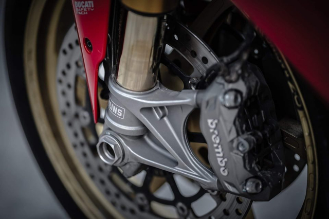 Ducati Supersport S trong ban do hieu nang cao voi dan chan vam vo - 7