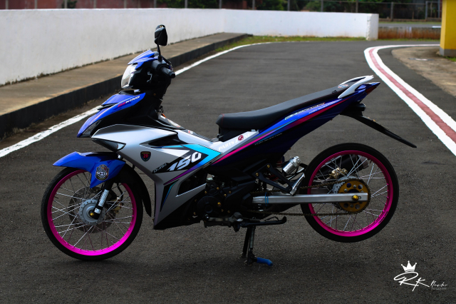 Exciter 150 do bien the voi dan chan sieu mong gay kich thich nguoi xem - 8