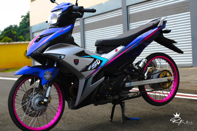 Exciter 150 do bien the voi dan chan sieu mong gay kich thich nguoi xem - 5