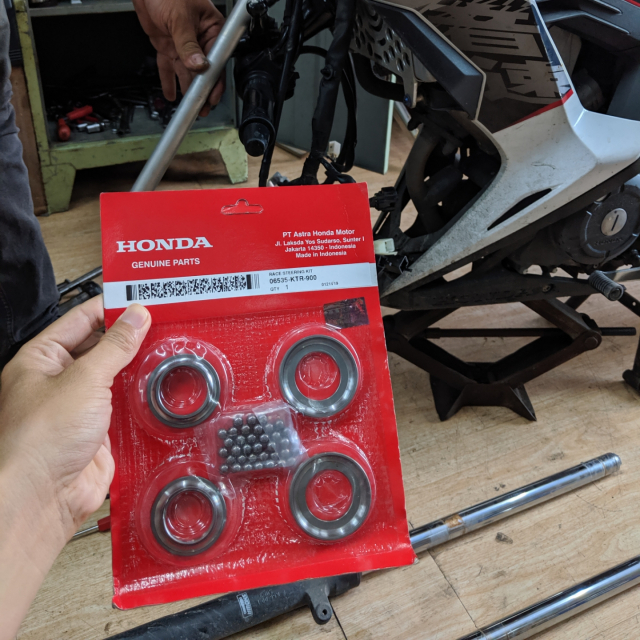 Phu tung xe may Honda Suzuki Indonesia chinh hang