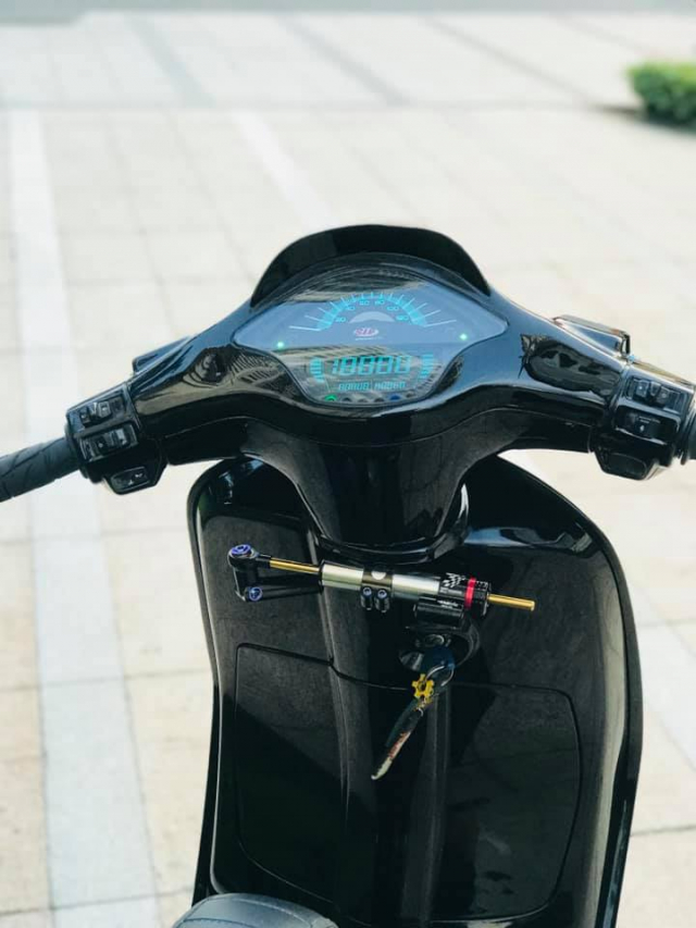 Vespa Sprint do cuc chat va lung linh cua chang hoa si tai ba - 3